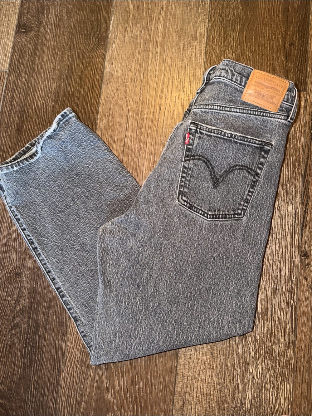 Levi's Rib-Cage Straight Ankle Jeans in Washed Gray - Picture 5 of 6